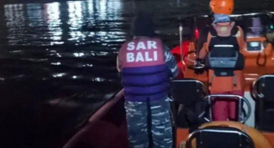 4 Dead, 38 Missing After Ferry Sinks